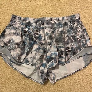 Lululemon Hotty Hot | Size 8 | 2.5”